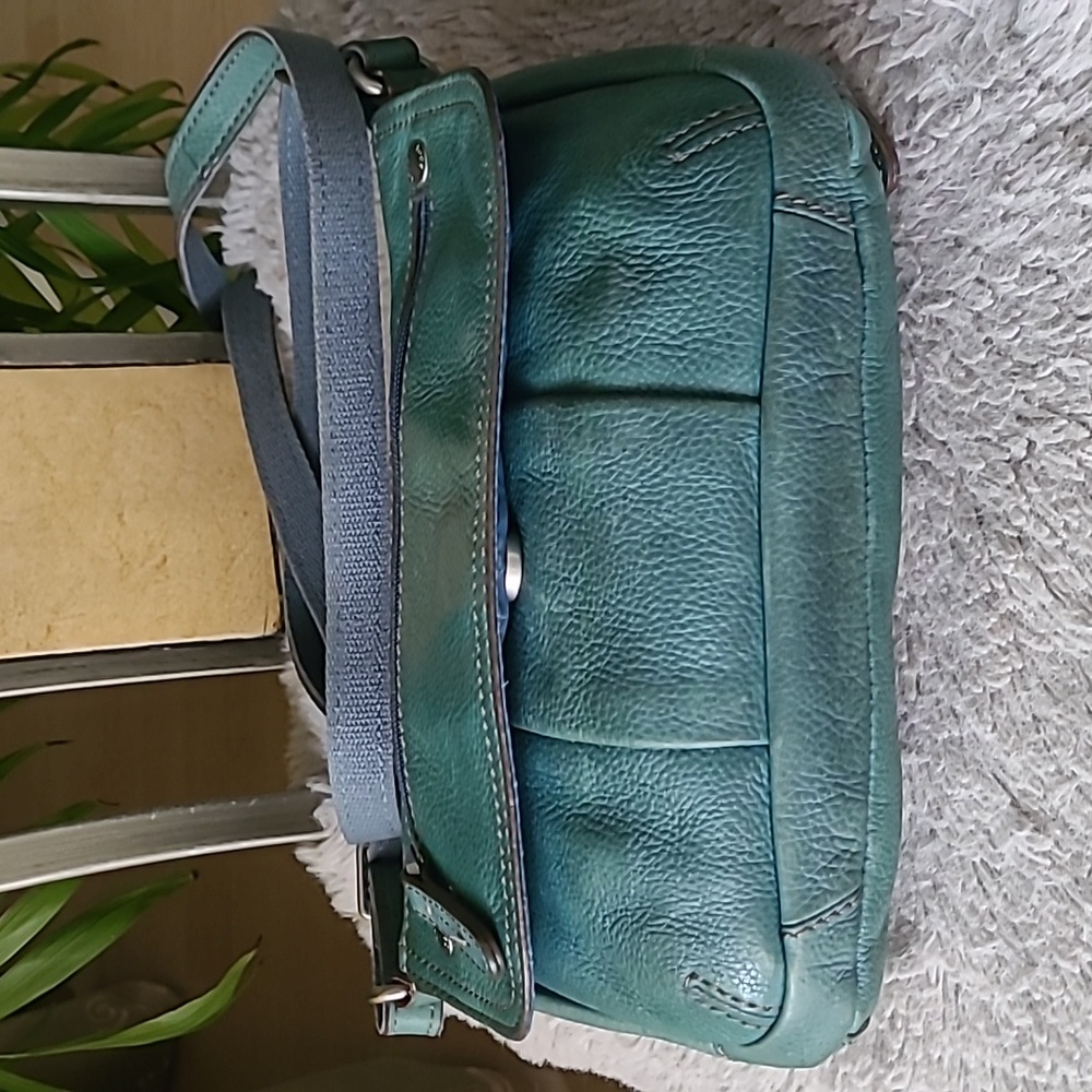 Fossil Leather Crossbody Bag ❤️ - Picture 7 of 9
